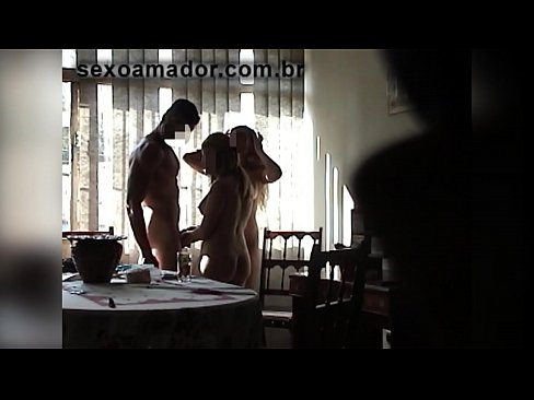 ❤️ Seksikaverit kutsuvat jättimiehen ja kolmen kimppakivaa hänen kanssaan ❤❌ Super seksi at us