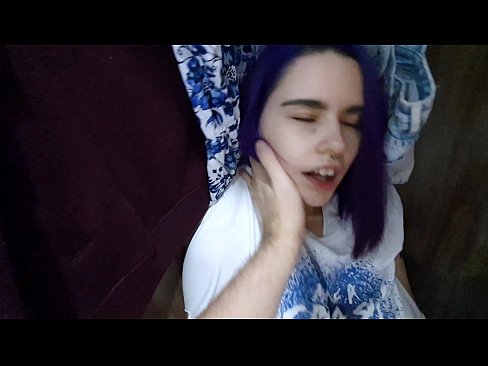 ❤️ Löysin siskoni kaapista ja autoin häntä laukeamaan ❤❌ Super seksi at us